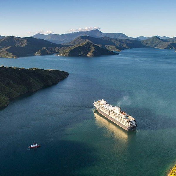 Cruise in Queen Charlotte Sound