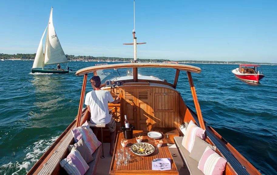 Cruising arcachon pinasses picnic boat credit peter cumberlidge